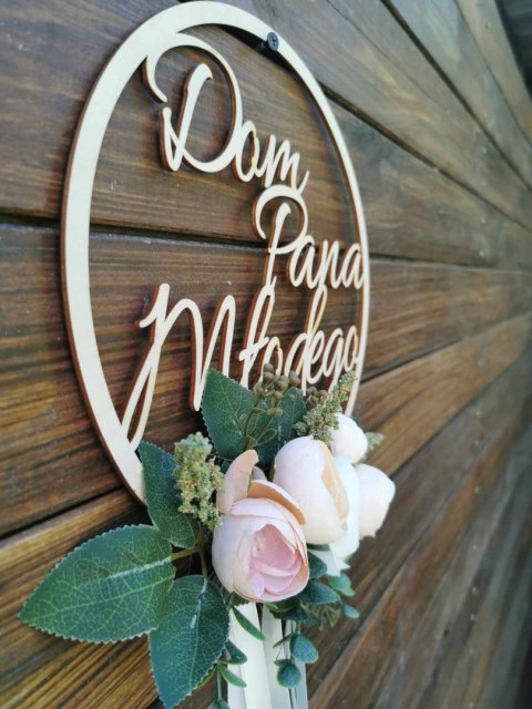 Wianki na drzwi Dom Panny Młodej Dom Pana Młodego z kwiatami ecrue i łososiowo - różowymi - komplet 2 szt