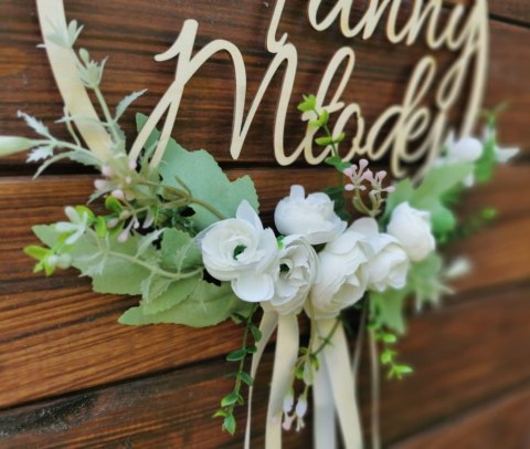 Wianki na drzwi Dom Panny Młodej Dom Pana Młodego z kwiatami koloru złamanej bieli- komplet 2 szt