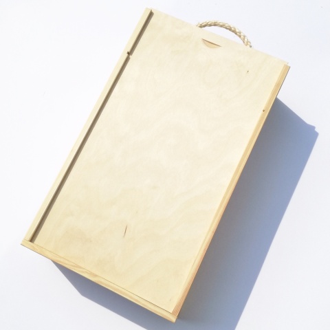 Pudełko na wino z wysuwaną klapką na 2 butelki wina - otwory (053)